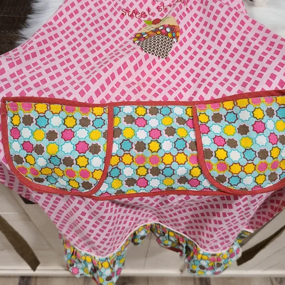 🧁🧁NEW🧁🧁SUPER CUTE!! Sweet Stuff Cupcake Apron for young girl cookers 🧁🧁 - Picture 13 of 16